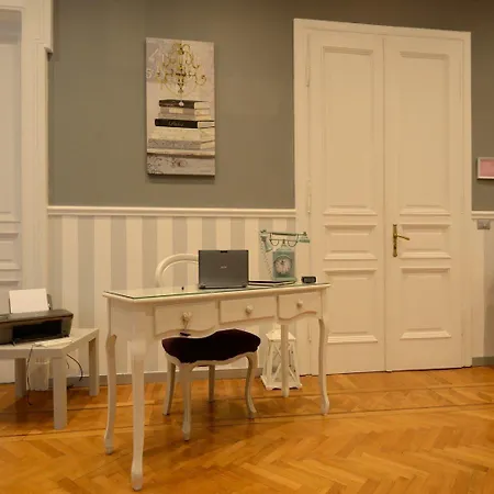 Residenza Degli Artisti - La Maison Gasthuis 4*