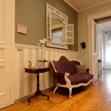 Residenza Degli Artisti - La Maison Gasthuis Triëst