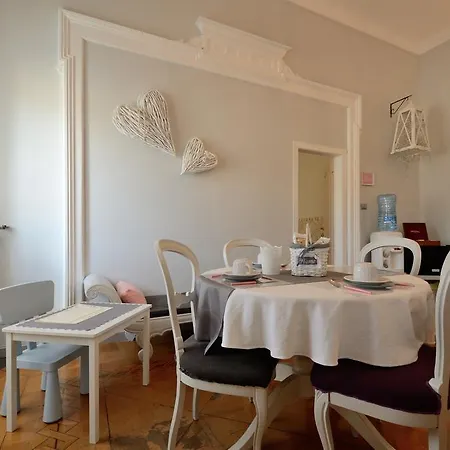 Residenza Degli Artisti - La Maison 4* Trieste