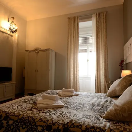 Residenza Degli Artisti - La Maison Gasthuis 4*